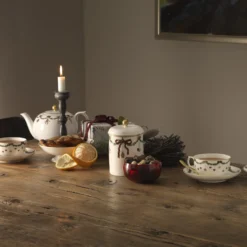 Royal Copenhagen Star Fluted Christmas Theepot -Filskars Winkel 24868 01 07 6a6ccfb33e scaled