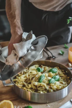 Fiskars Norden Oven Pan Roestvrij Staal 15 Fiskars Norden Oven Pan Roestvrij Staal -Filskars Winkel 35796 01 7 EnvironmentImage 1df5d85fde scaled