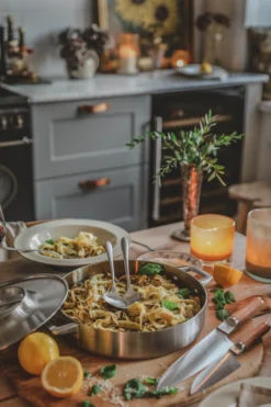 Fiskars Norden Oven Pan Roestvrij Staal 16 Fiskars Norden Oven Pan Roestvrij Staal -Filskars Winkel 35796 01 9 EnvironmentImage defd4c9e94 scaled