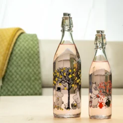 Muurla Mumin Glazen Fles 1 L -Filskars Winkel 37029 01 06 3b67cdb46f scaled