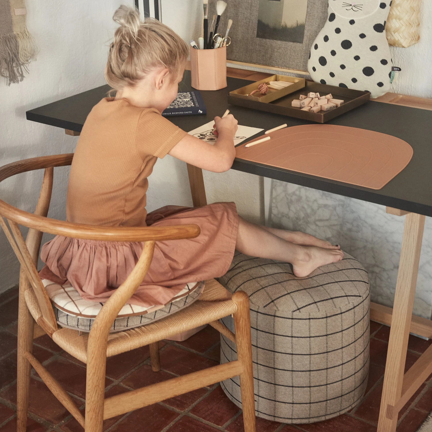 OYOY Grid Poef Ø40 Cm 2 OYOY Grid Poef Ø40 Cm - Afbeelding 2