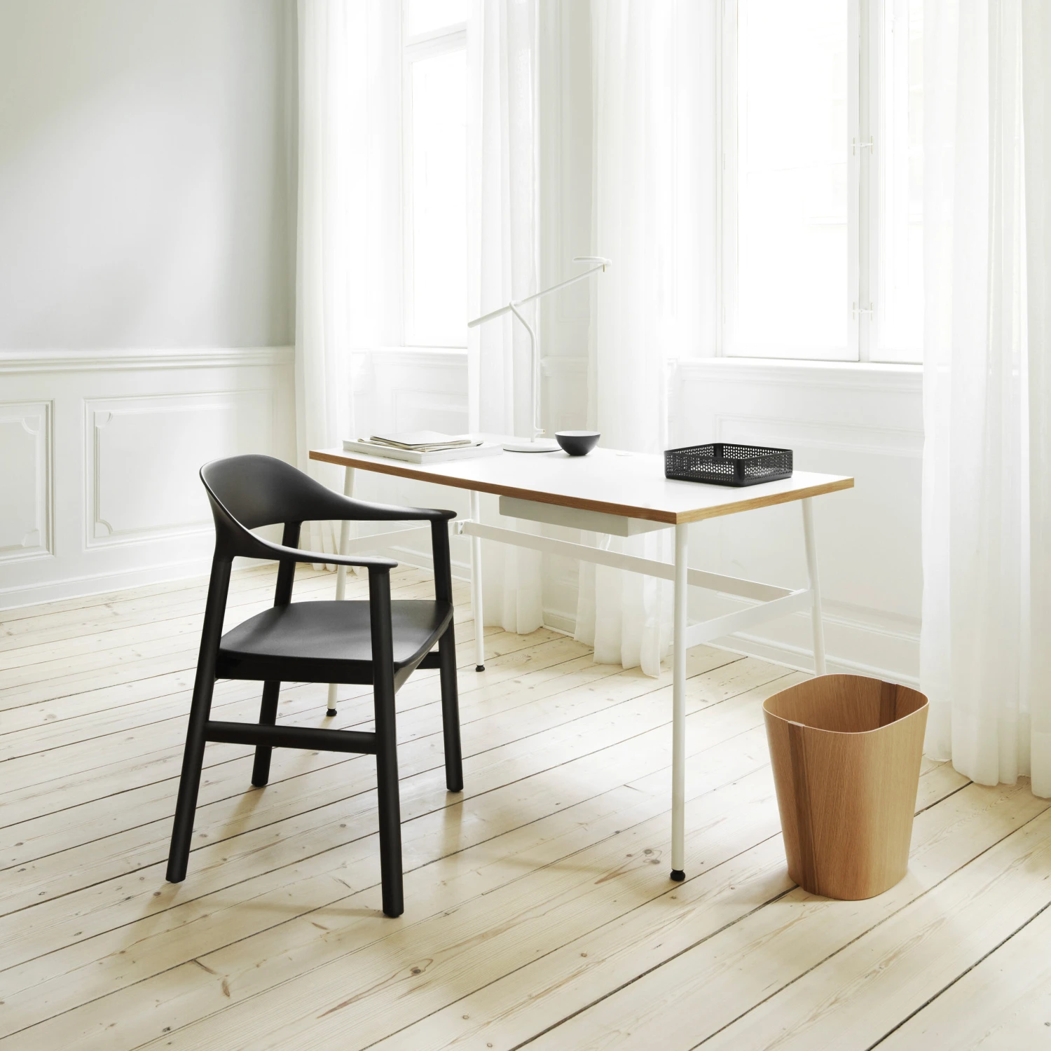 Normann Copenhagen Herit Stoel Armleuning Zwart Eikenhout 4 Normann Copenhagen Herit Stoel Armleuning Zwart Eikenhout - Afbeelding 4