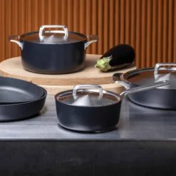 Fiskars Rotisser Hapjespan Met Hoge Randen 5 Fiskars Rotisser Hapjespan Met Hoge Randen -Filskars Winkel 47530 01 3 EnvironmentImage 9c9b2360e2