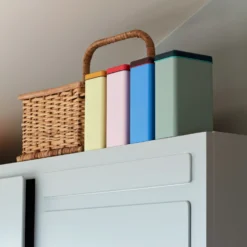 Hay Tin By Sowden Opbergblik 6 Hay Tin By Sowden Opbergblik -Filskars Winkel 500583 01 11 EnvironmentImage 59ade2b6f2 scaled