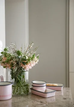 Muurla Vappu Emaille Steelpan 1,9 L -Filskars Winkel 501751 01 11 EnvironmentImage b588ffb5a2 scaled