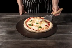Kockums Jernverk Kockums Bak-pizzaplaat Ø35 Cm -Filskars Winkel 505120 01 3 EnvironmentImage 673a793c47 scaled