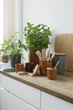 Knabstrup Keramik Pickle Kurk Voor Pot 0,5 Liter -Filskars Winkel 506882 01 3 EnvironmentImage 57a31a5d29 scaled