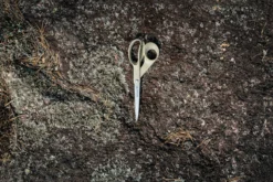 Fiskars Universele Schaar Van Gerecycled Materiaal 12 Fiskars Universele Schaar Van Gerecycled Materiaal -Filskars Winkel 507604 01 11 EnvironmentImage 497efcdd26 scaled