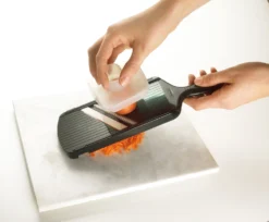 Kyocera Julienne Mandoline -Filskars Winkel 508589 01 3 EnvironmentImage 899be4b01d scaled