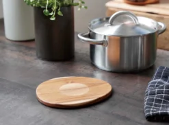 Aida Raw Pannenonderzetter Magnetisch 15x17,5 Cm 6 Aida Raw Pannenonderzetter Magnetisch 15x17,5 Cm -Filskars Winkel 512600 01 3 EnvironmentImage 86d5ea436b scaled