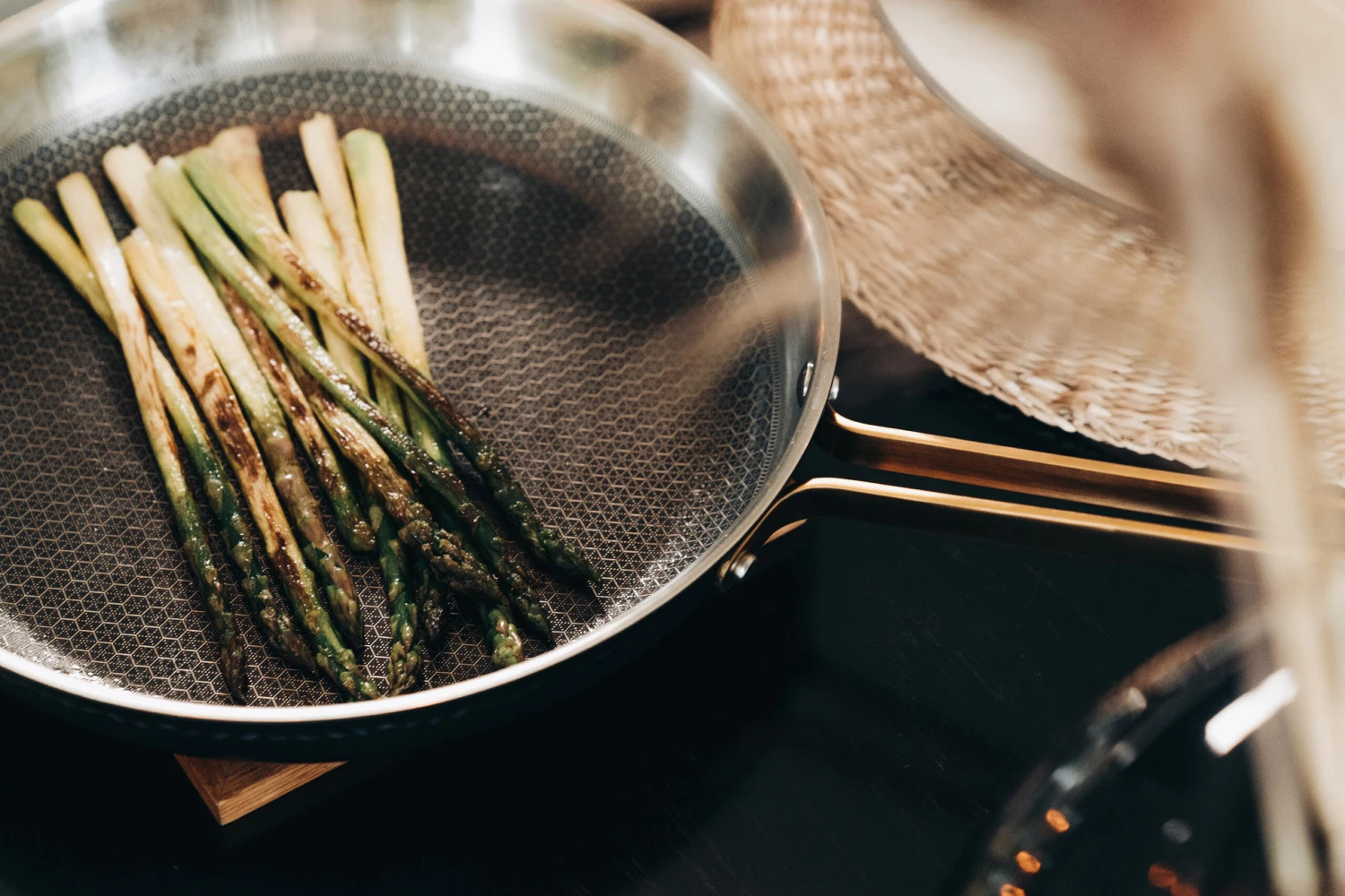 Arvet Gehamerde Zwarte Koekenpan 7 Arvet Gehamerde Zwarte Koekenpan - Afbeelding 7