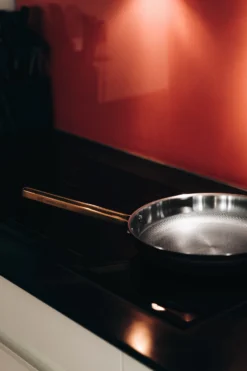 Arvet Gehamerde Zwarte Koekenpan 15 Arvet Gehamerde Zwarte Koekenpan -Filskars Winkel 513367 01 8 EnvironmentImage 9268e05756 scaled