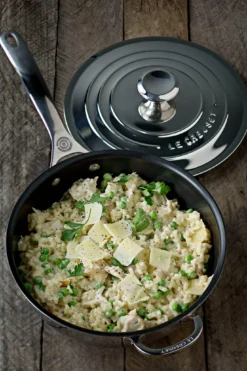 Le Creuset Signature 3-Ply Non-stick Sauspan Met Deksel -Filskars Winkel 514171 01 4 EnvironmentImage 92e7f7bf00