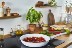 Tefal Natural Chef Koekenpan Grijs -Filskars Winkel 515085 01 5 EnvironmentImage 04347dc8b7 scaled