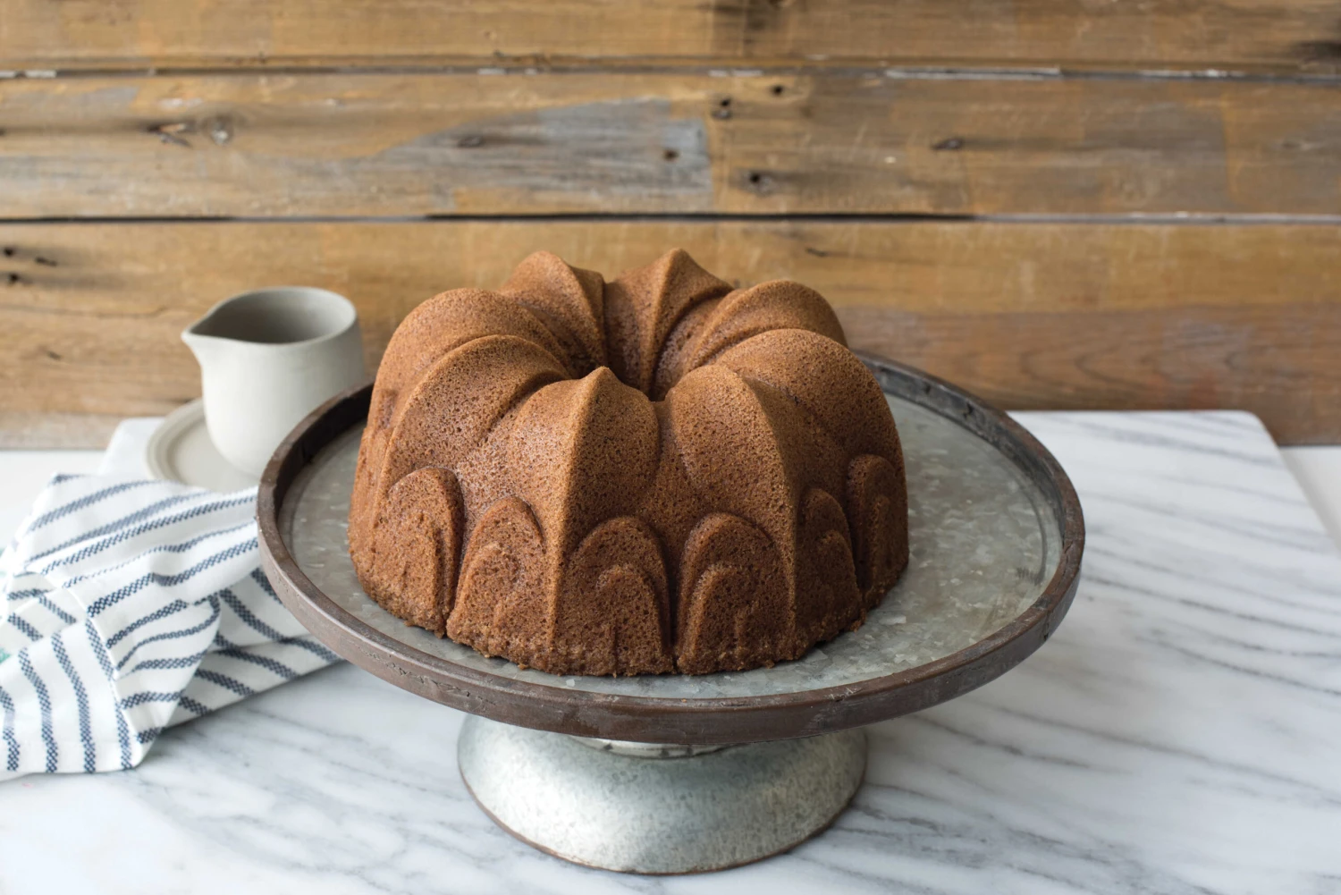 Nordic Ware Fleur De Lis Bundt Bakvorm 4 Nordic Ware Fleur De Lis Bundt Bakvorm - Afbeelding 4