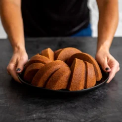 Nordic Ware 75th Anniversary Braided Bundt Bakvorm 11 Nordic Ware 75th Anniversary Braided Bundt Bakvorm -Filskars Winkel 515978 01 6 EnvironmentImage 71dc24d3fc scaled