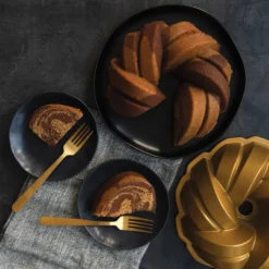 Nordic Ware 75th Anniversary Braided Bundt Bakvorm 12 Nordic Ware 75th Anniversary Braided Bundt Bakvorm -Filskars Winkel 515978 01 7 EnvironmentImage f31029e1a6 scaled