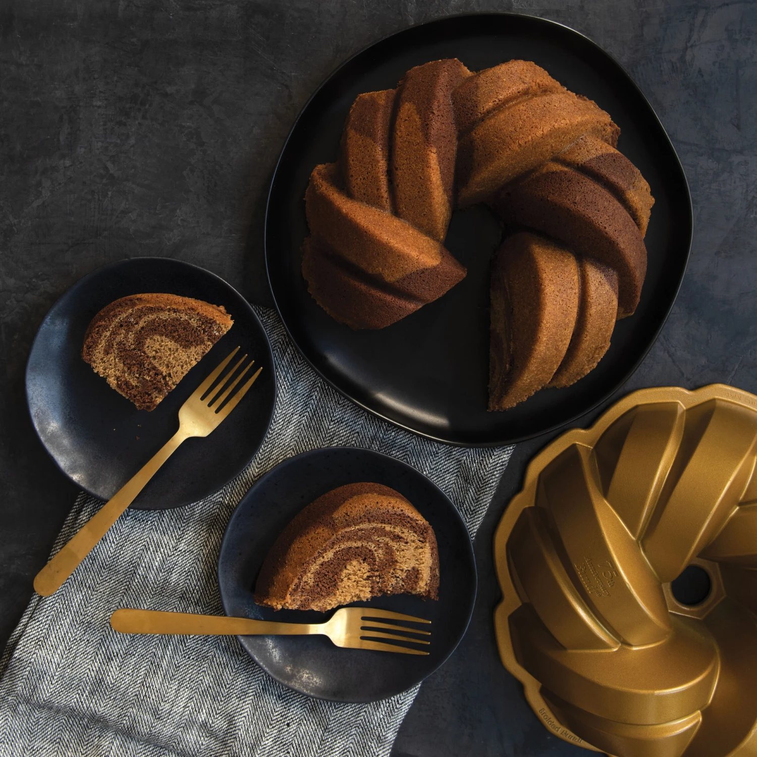 Nordic Ware 75th Anniversary Braided Bundt Bakvorm 6 Nordic Ware 75th Anniversary Braided Bundt Bakvorm - Afbeelding 6