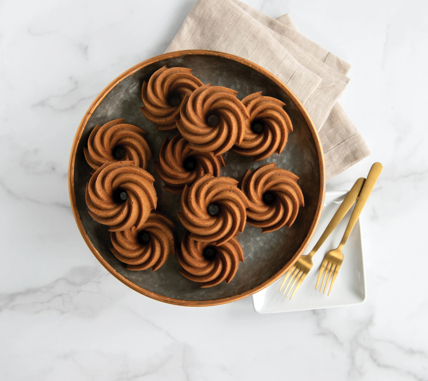 Nordic Ware Heritage Bundtlette Bakvorm Goud 4 Nordic Ware Heritage Bundtlette Bakvorm Goud - Afbeelding 4