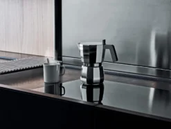 Alessi Moka Espresso-koffiezetapparaat -Filskars Winkel 571190 01 4 EnvironmentImage 5dde883ee9 scaled
