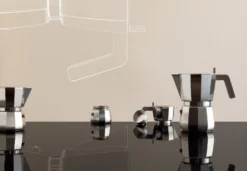 Alessi Moka Espresso-koffiezetapparaat Inductie -Filskars Winkel 571192 01 4 EnvironmentImage 7b0bed4bc4 scaled