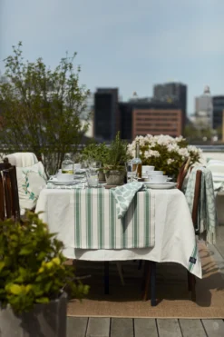 Lexington Striped Tafelloper 50x250 Cm -Filskars Winkel 575342 01 40 EnvironmentImage 71a9b5b46e scaled