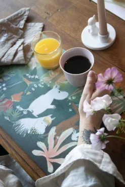 Moomin Placemat 2-pack -Filskars Winkel 575519 01 40 EnvironmentImage c76eee97fa scaled