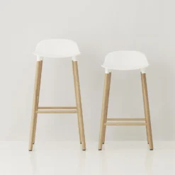 Normann Copenhagen Form Chair Barkruk Eiken Poten -Filskars Winkel p 27593 01 05 d04732d7ac scaled