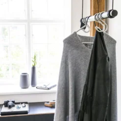 LIND DNA Swing Kapstok 7 LIND DNA Swing Kapstok -Filskars Winkel swing kladhangare black miljo3 615d8f7bb7